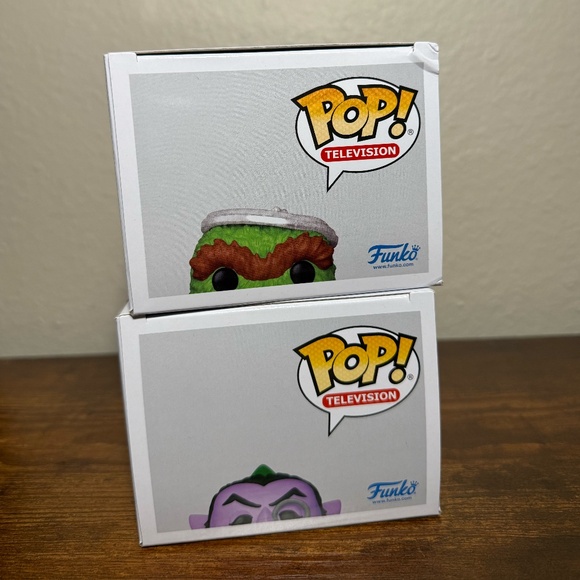 Funko Pop - Sesame Street - Oscar the Grouch Flocked #1793 + The Count #1792 - Picture 5 of 5